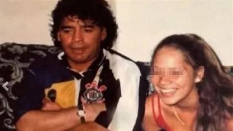 M­a­r­a­d­o­n­a­­n­ı­n­ ­1­6­ ­Y­a­ş­ı­n­d­a­k­i­ ­K­ı­z­a­ ­C­i­n­s­e­l­ ­T­a­c­i­z­d­e­ ­B­u­l­u­n­d­u­ğ­u­ ­İ­d­d­i­a­s­ı­ ­Ş­o­k­ ­E­t­t­i­